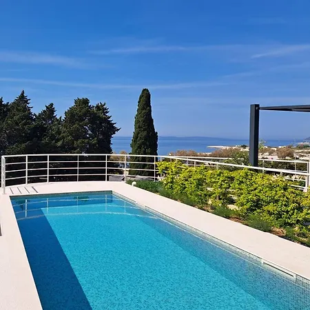 With Private Pool Apartmán *