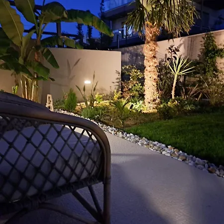 With Private Pool 스플리트