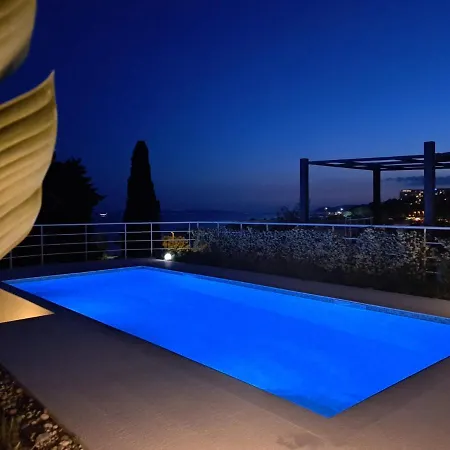 아파트 With Private Pool