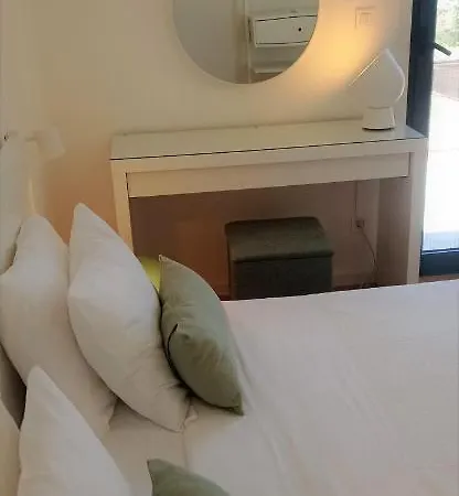 With Private Pool Σπλιτ