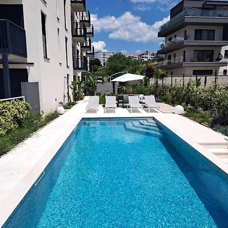 With Private Pool * Split