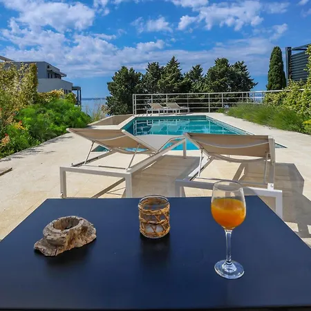 Apartment With Private Pool Split