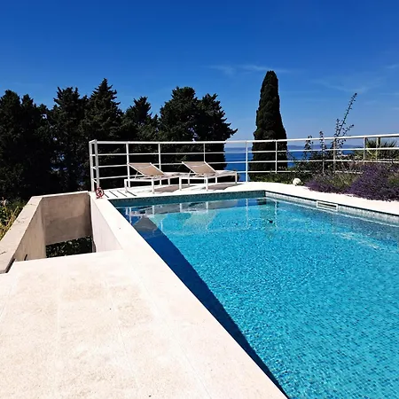 Apartment With Private Pool Split