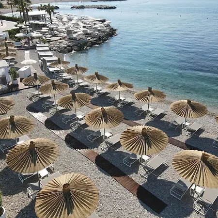 With Private Pool 아파트