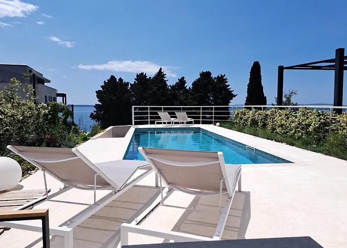 With Private Pool 아파트